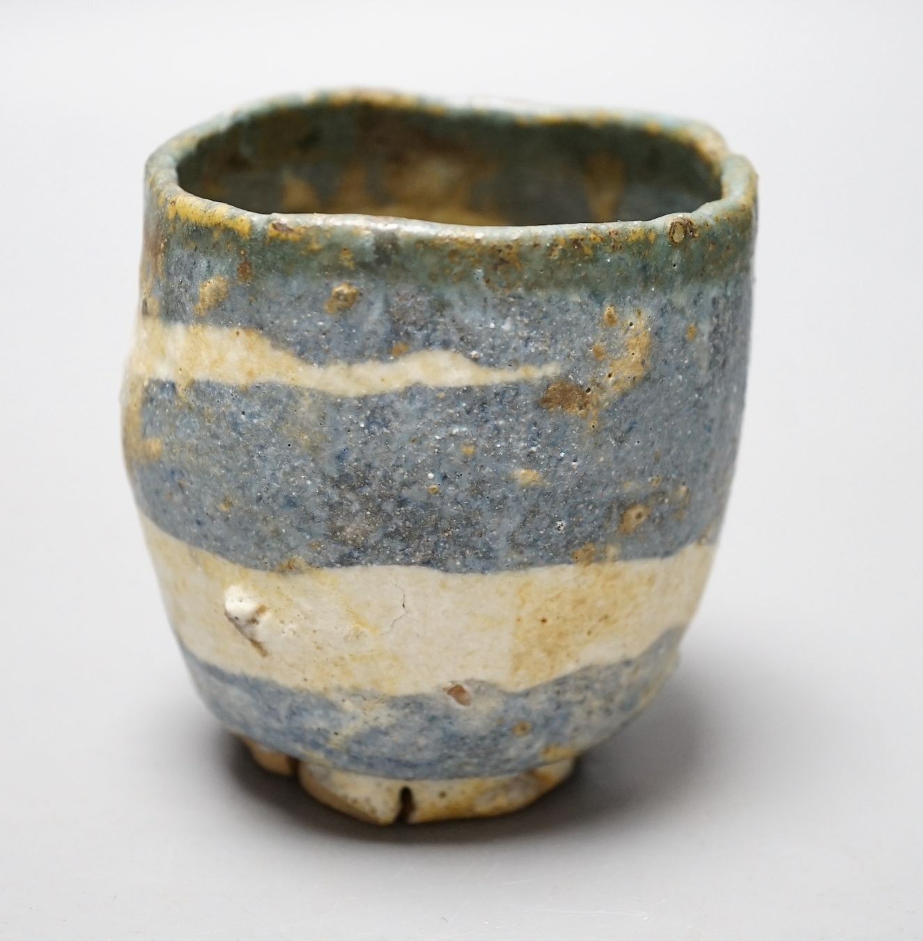 Ewen Henderson (1934-2000), a hand-built mixed laminated clay unomi, 9cm tall